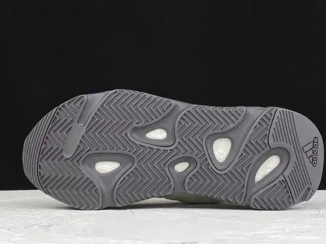 hype Yeezy Boost Bone 700 MNVN Adidas FY3729 0512